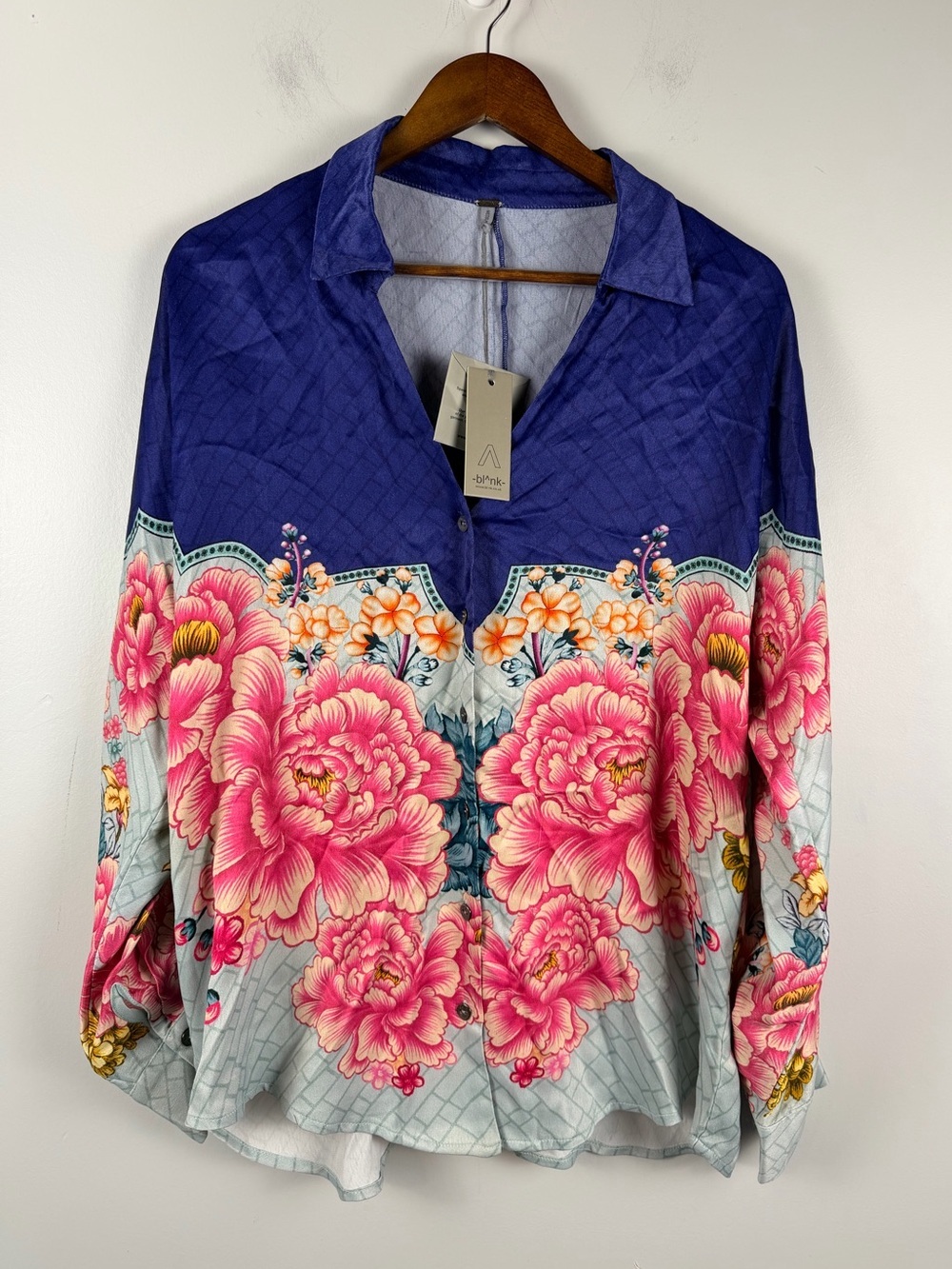 New bl-nk London Arinena Floral button down blouse size medium